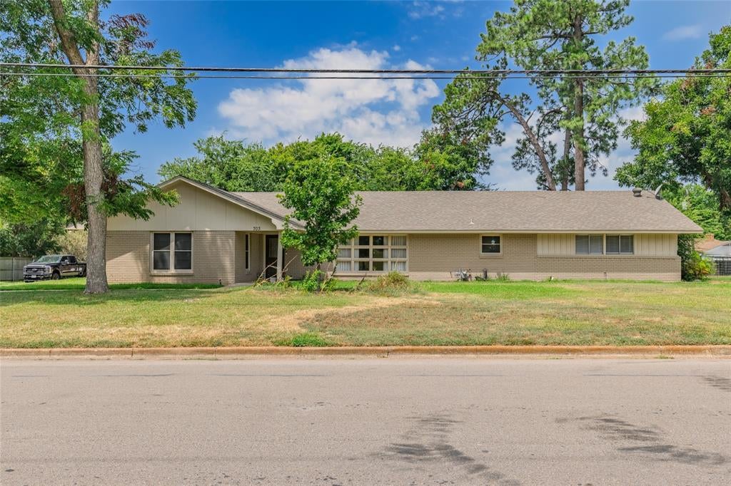 Photo of 703 Texas Street, Sulphur Springs, TX 75482 (MLS # 21385450)