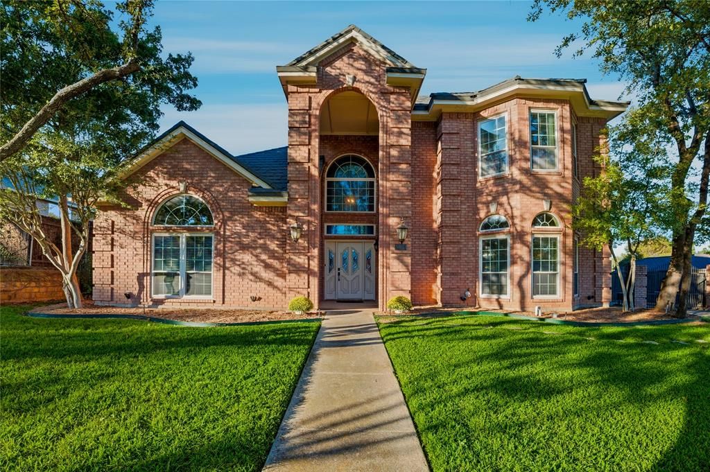 Photo for 2204 Woodstock Drive, Colleyville, TX 76034 (MLS # 21100798)