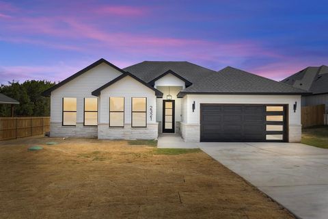 2321 Neches Street Granbury TX 76048