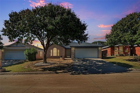Photo of 2420 Concina Way, Fort Worth, TX 76108 (MLS # 21101197)