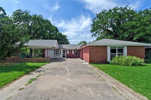 Single Family Residence in Bowie TX 1510 Hulme Street.jpg