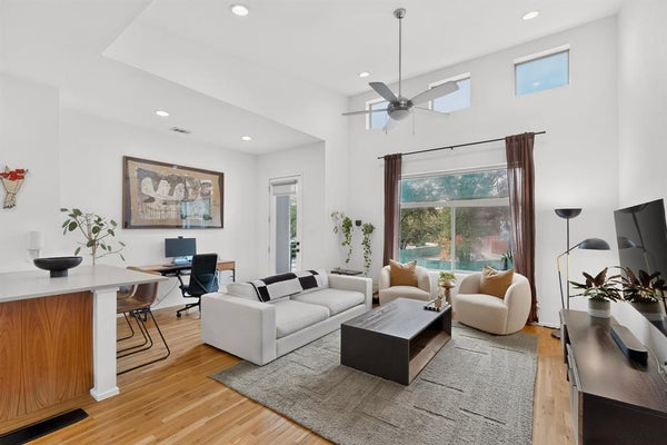 2006 MATILDA ST, DALLAS, TX 75206 - Image c4168eb8d9b25d180ffc7e1c4381d80a/4270648936