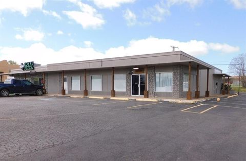 200 S Ridgeway Drive Cleburne TX 76033