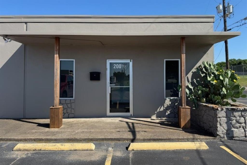 200 S Ridgeway Drive