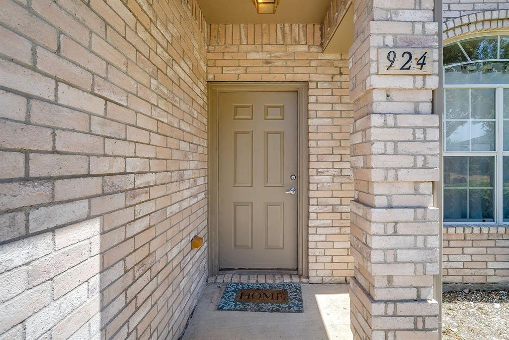 924 Thistle Circle