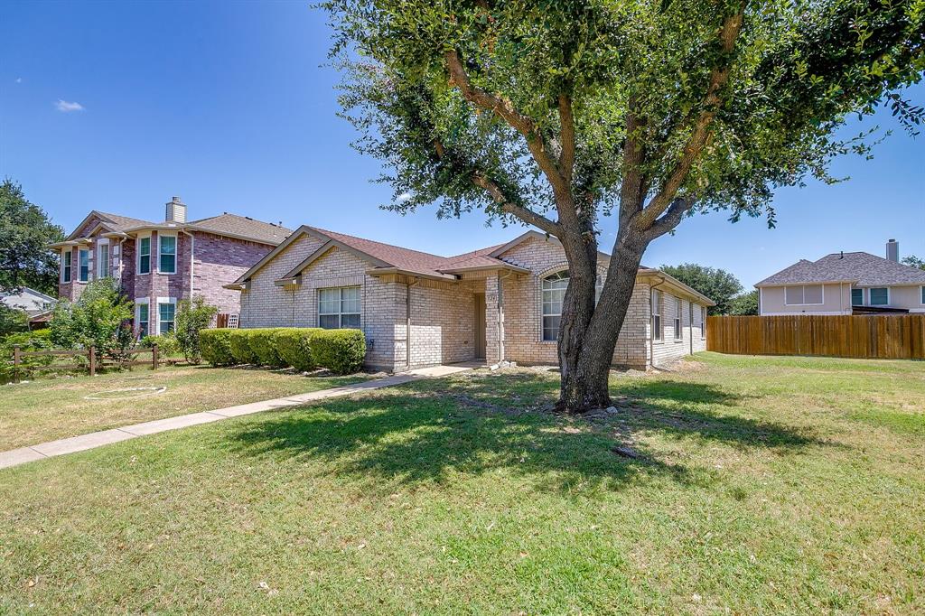 924 Thistle Circle