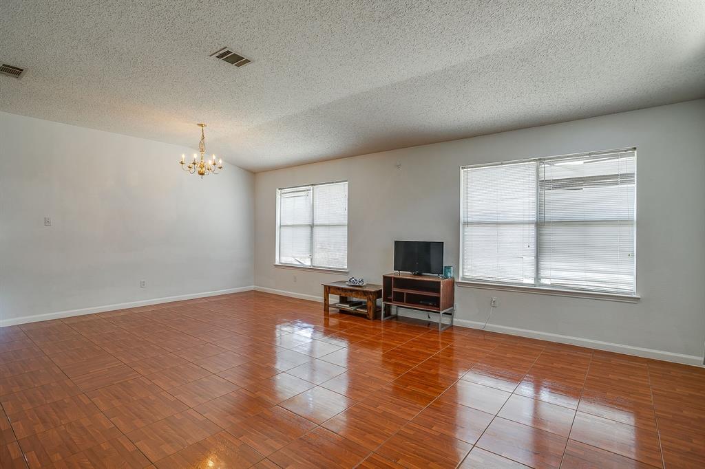 924 Thistle Circle