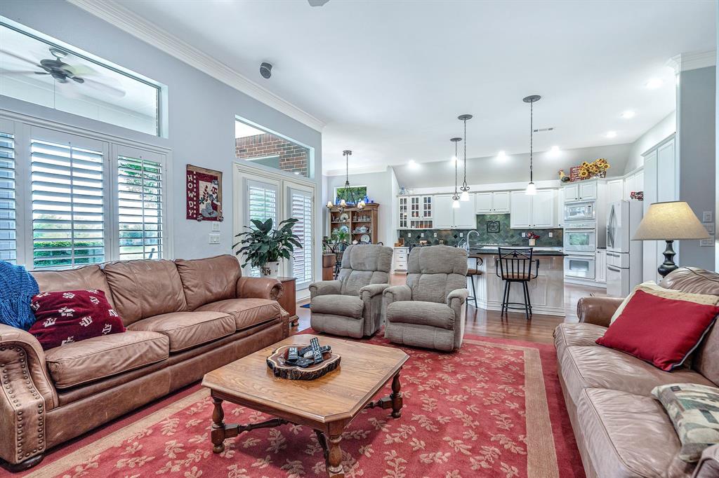 9909 Grandview Drive