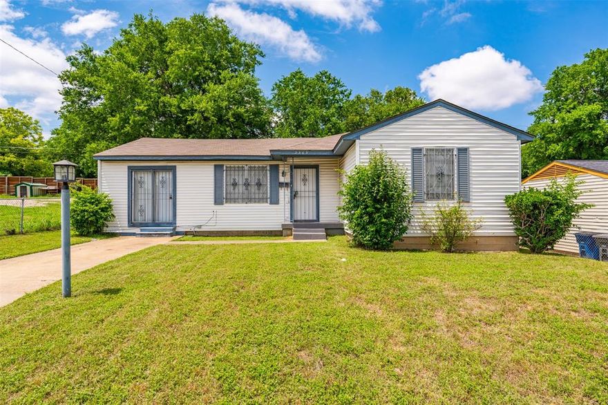 Welcome to this Charming home featuring an open-concept layout with abundant natural light and a warm and inviting atmosphere throughout. Easy access to major highways, making commuting and travel a breeze. Don't miss the opportunity to own this delightful home that perfectly balances comfort and convenience. Schedule a viewing today and experience all that 2363 Talco Drive has to offer.