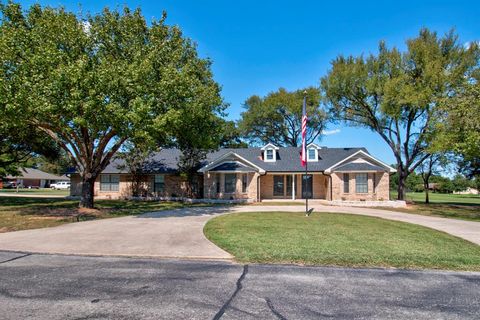 Photo of 101 Wasco Cove, Gainesville, TX 76240 (MLS # 21225825)