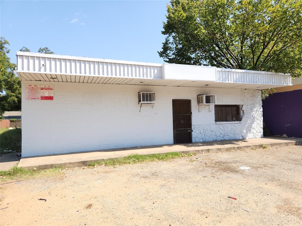 Colonial - Commercial Sale