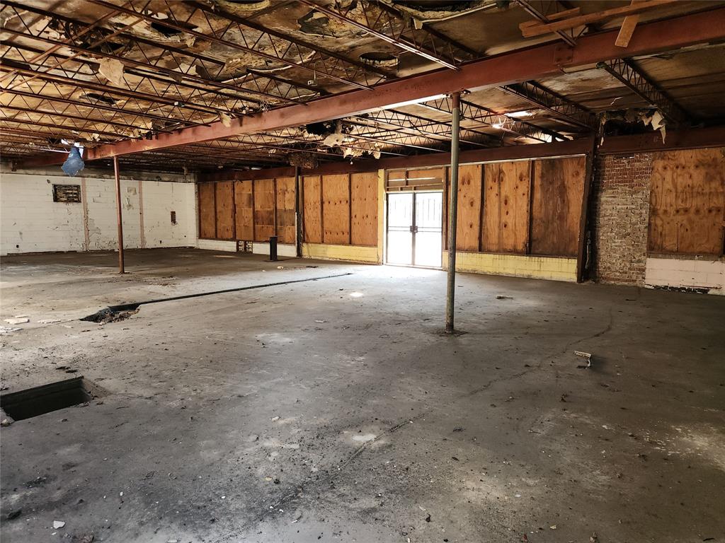 Colonial - Commercial Sale