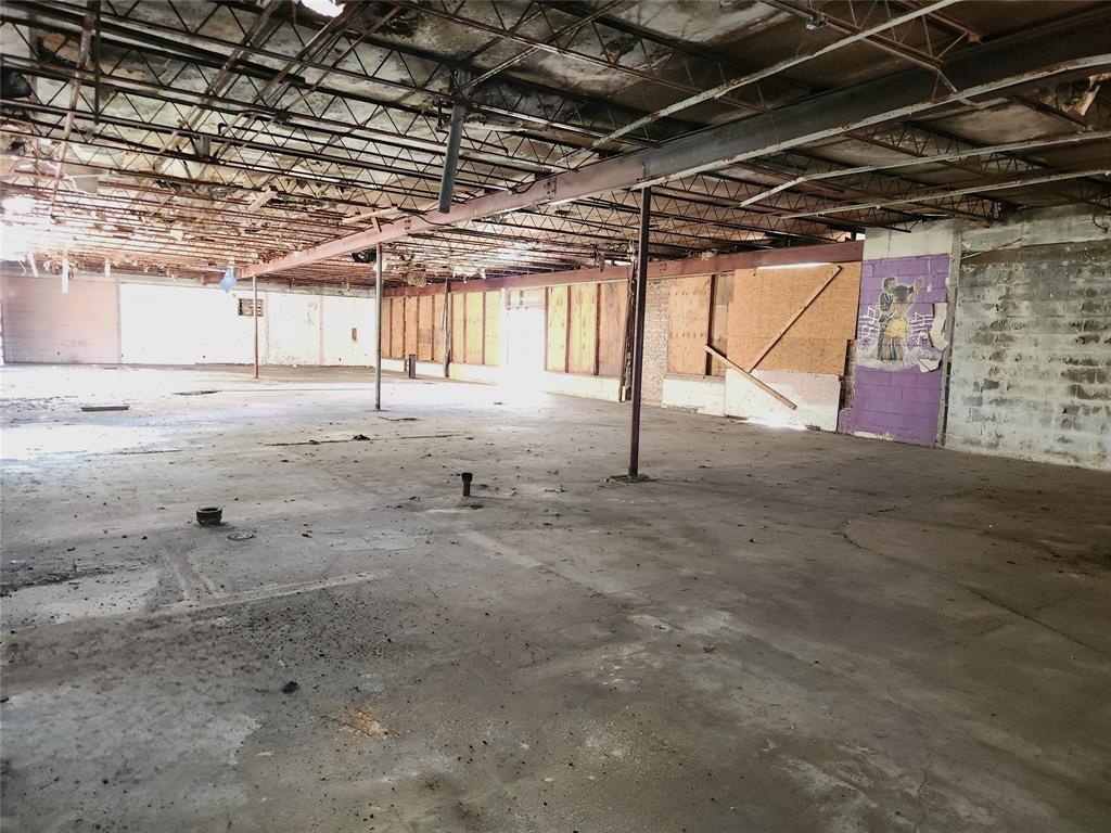 Colonial - Commercial Sale