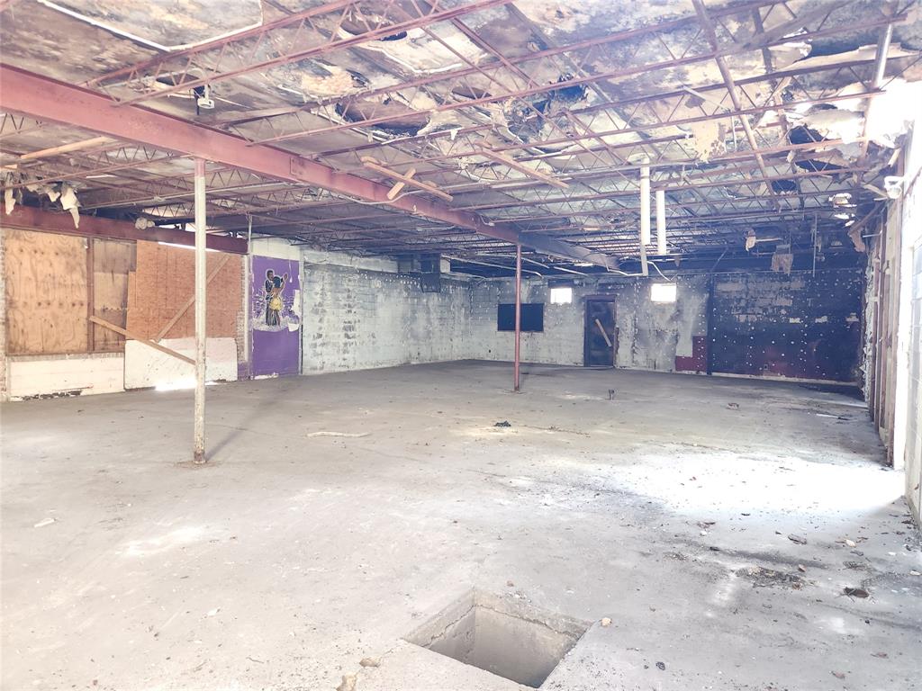 Colonial - Commercial Sale