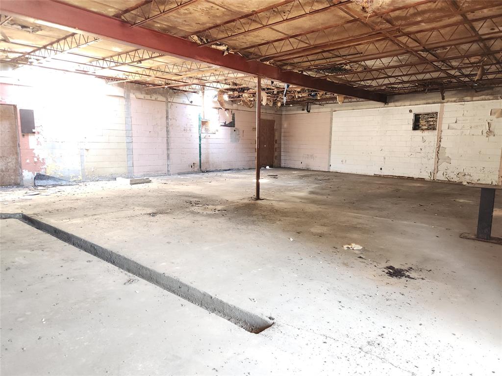 Colonial - Commercial Sale