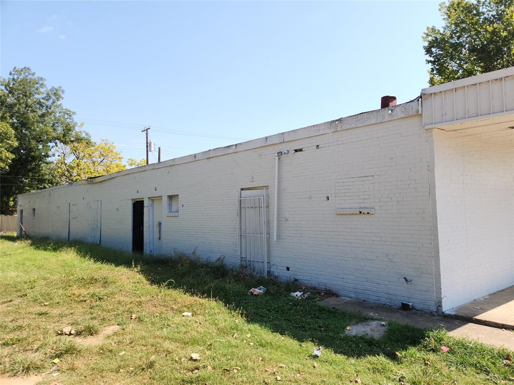 Colonial - Commercial Sale