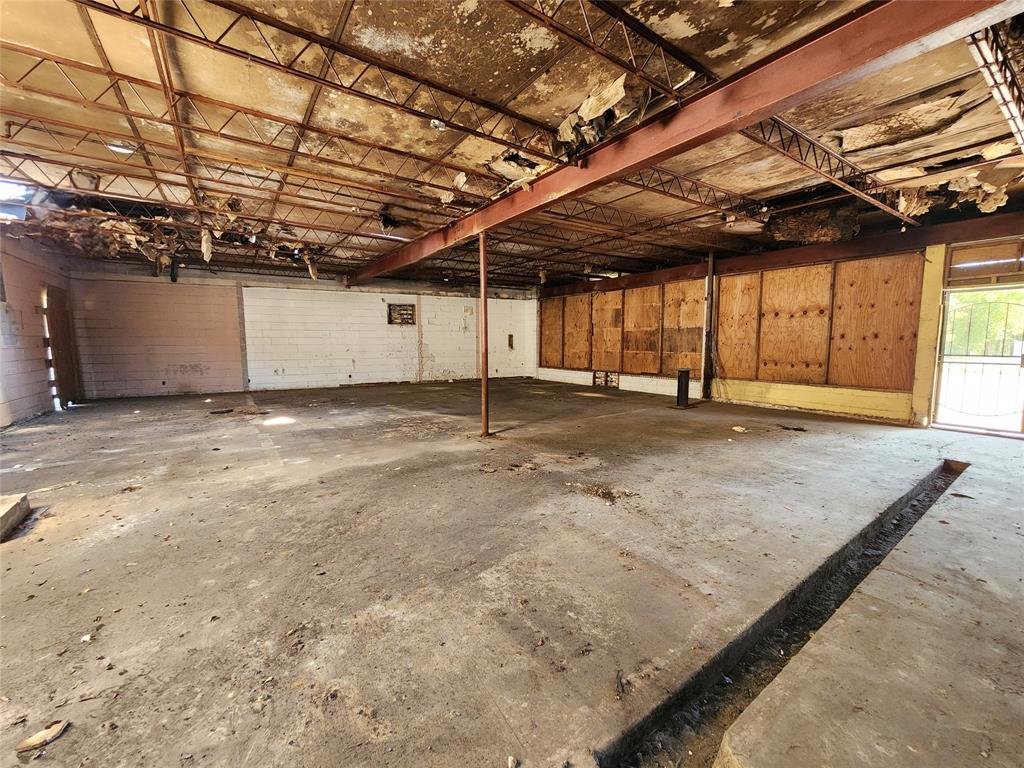 Colonial - Commercial Sale