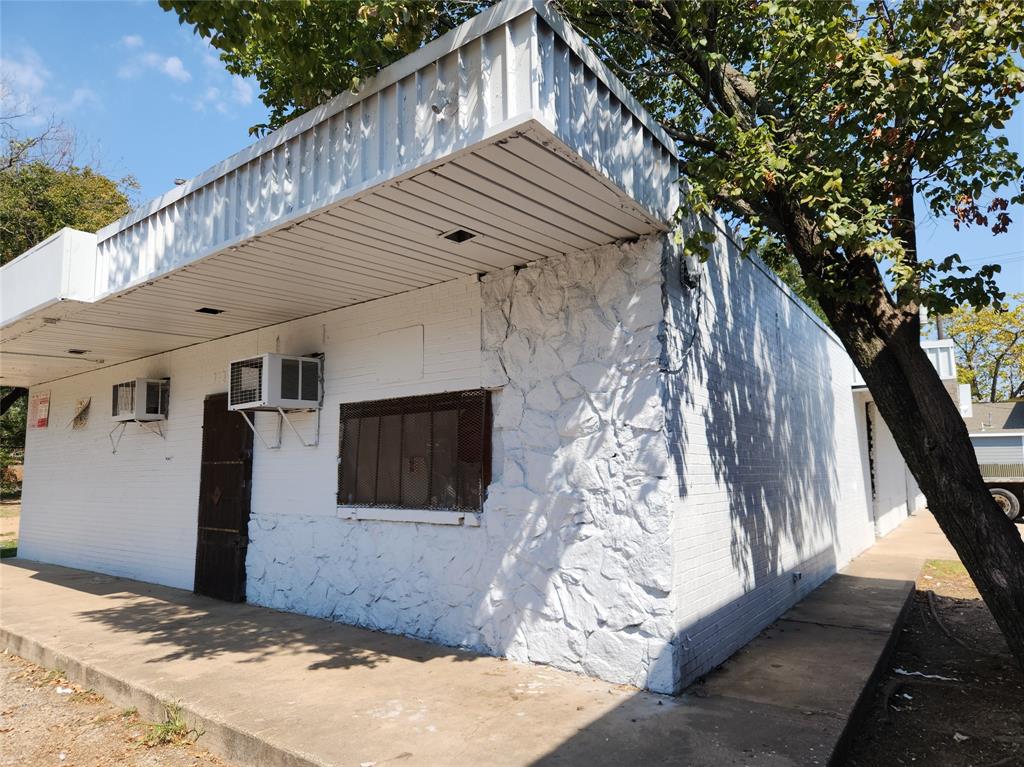 Colonial - Commercial Sale