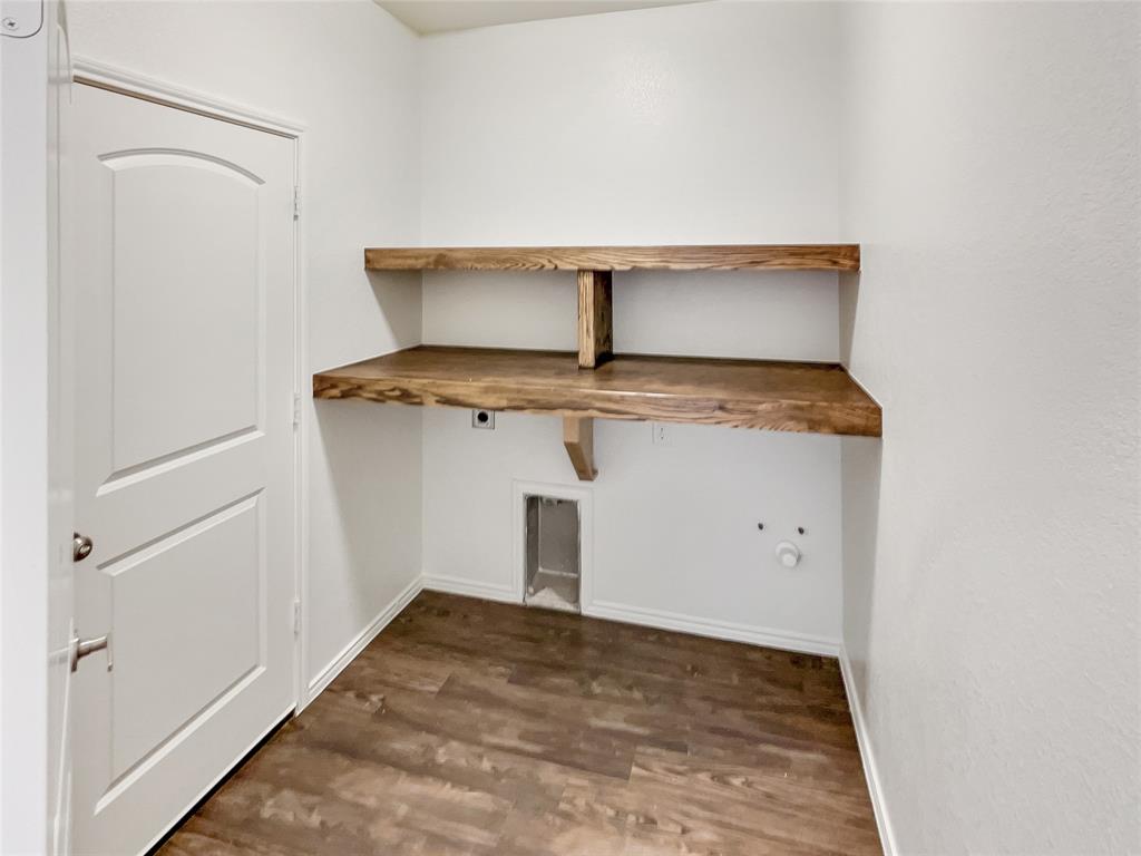 Photo 6 of 21 of 4918 Sanger Circle Drive house