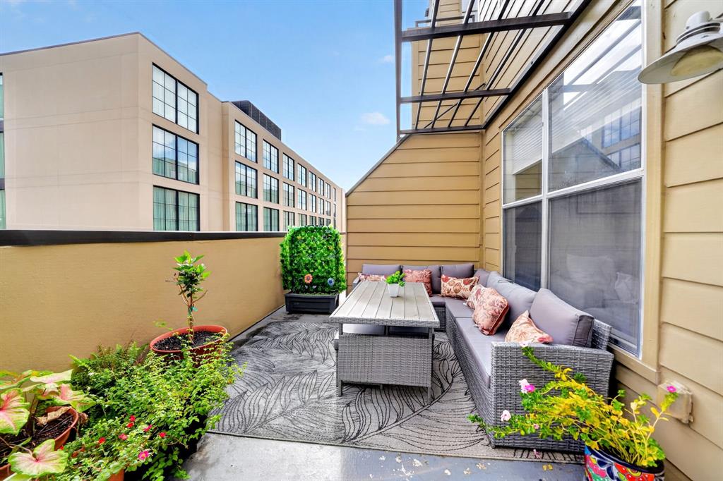 3333 Darcy Street 2106