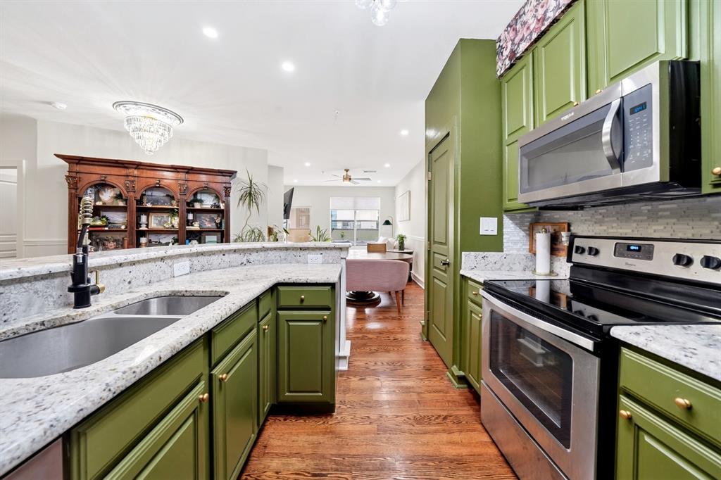 3333 Darcy Street 2106