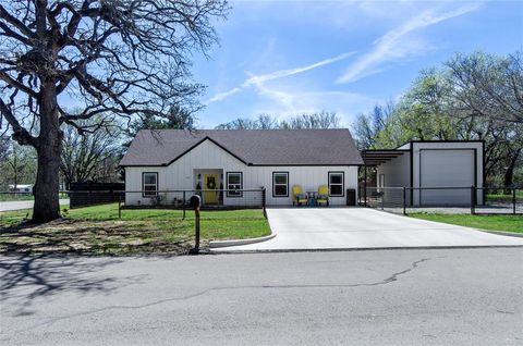 Photo of 210 Stevens Street, Bridgeport, TX 76426 (MLS # 21209441)