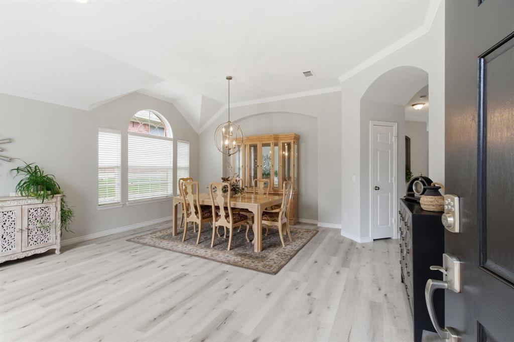 437 Crestview Point Drive