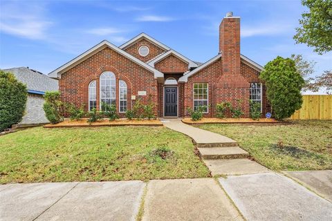 Photo of 1050 Kim Lane, Mesquite, TX 75149 (MLS # 21130242)