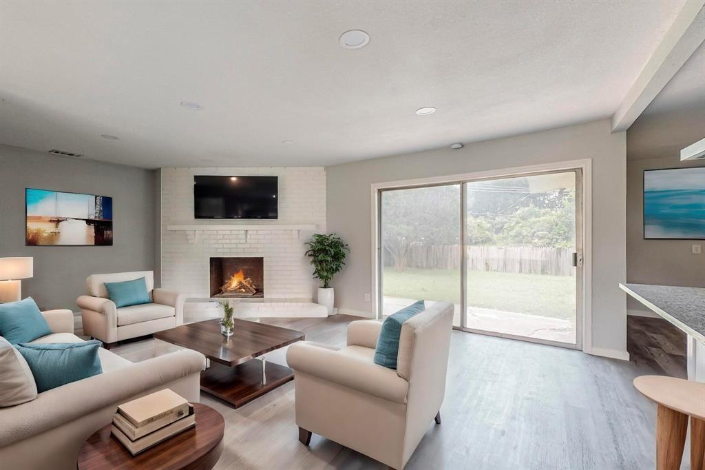 909 Crestview Drive