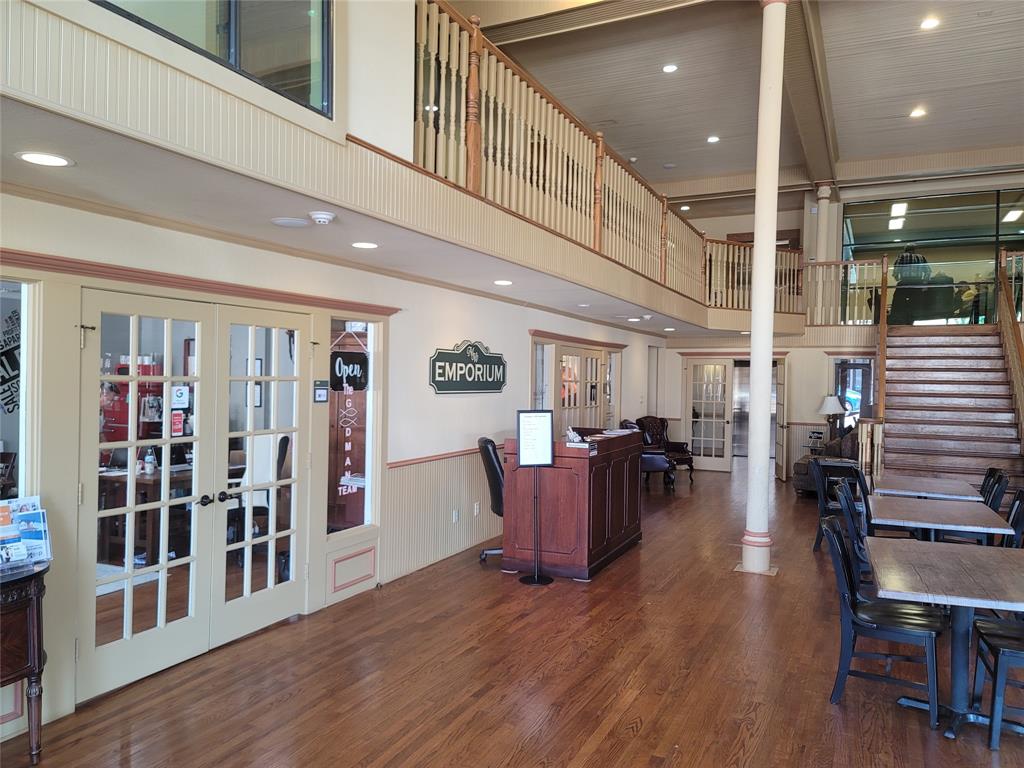 O T Ennis - Commercial Lease