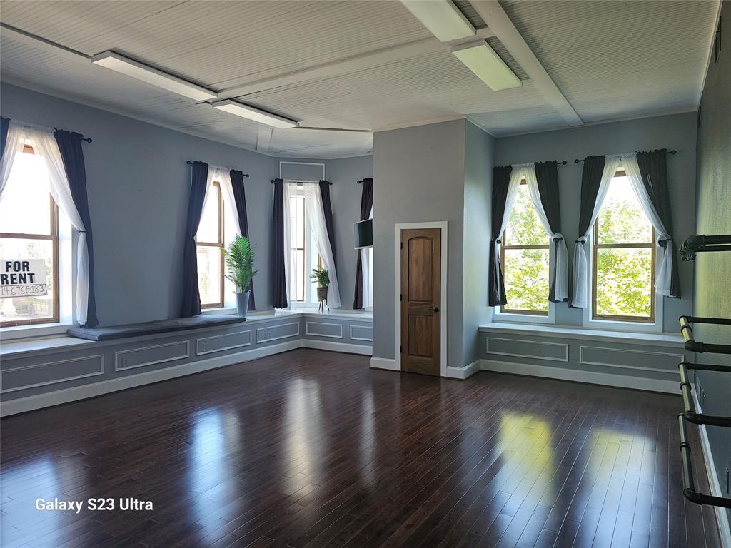 O T Ennis - Commercial Lease