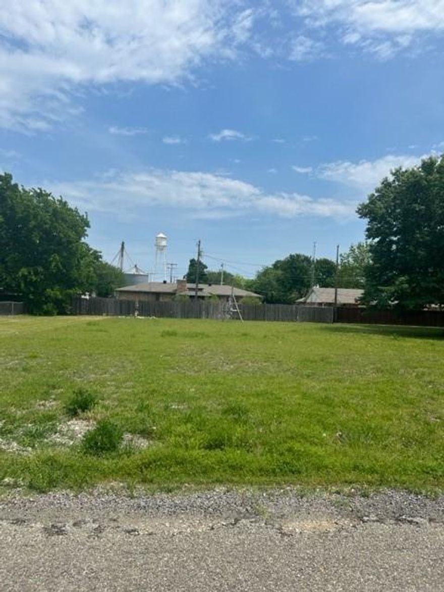 Level lot ready for you to build in quiet Tom Bean neighborhood.  Property is restricted to one house with a minimum of 1800 Sf.