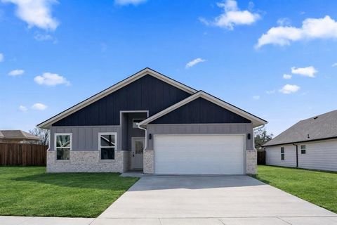 Photo of 4501 Washington Street, Greenville, TX 75401 (MLS # 21192641)