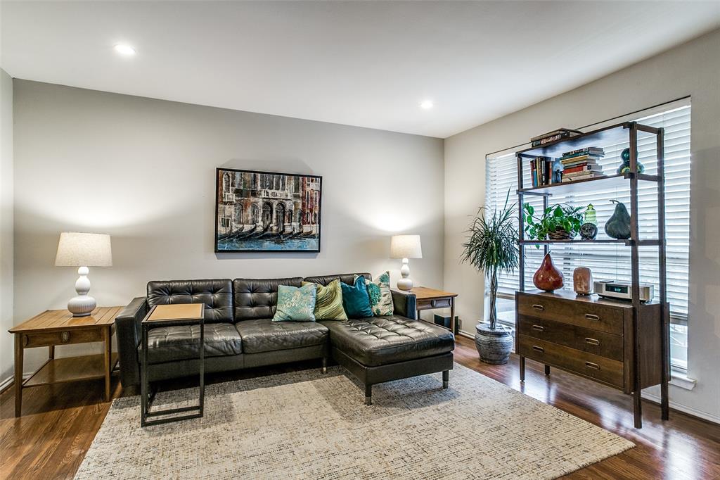 4616 W Lovers Lane 231