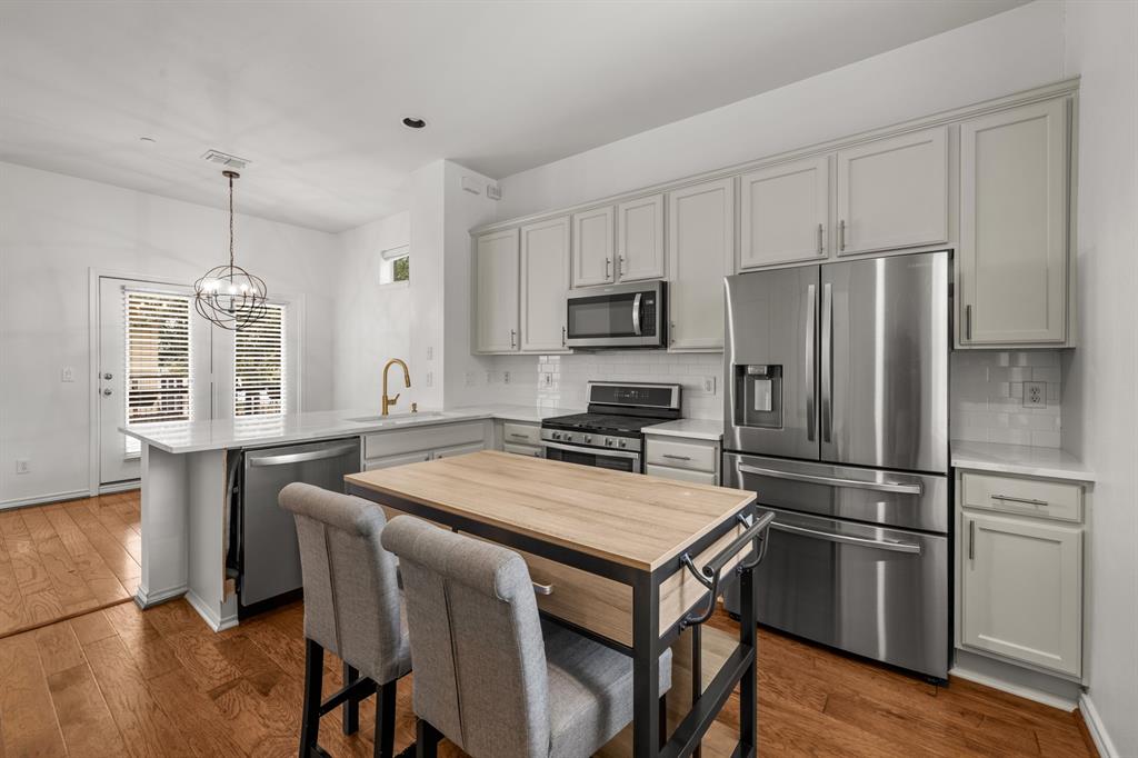 KENSINGTON COURT CONDOS - Residential Lease