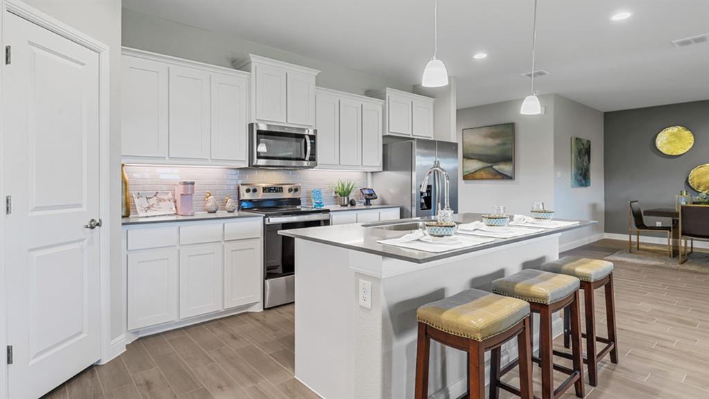 1422 CANTERBURY Trail