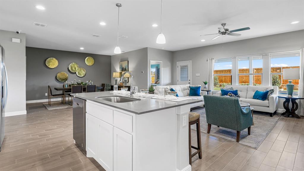 1422 CANTERBURY Trail