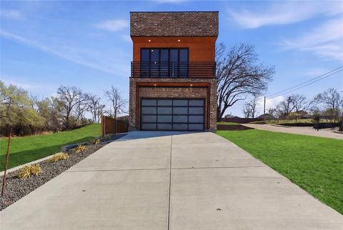 Photo of 1402 Hutchins Avenue, Dallas, TX 75203 (MLS # 21205133)