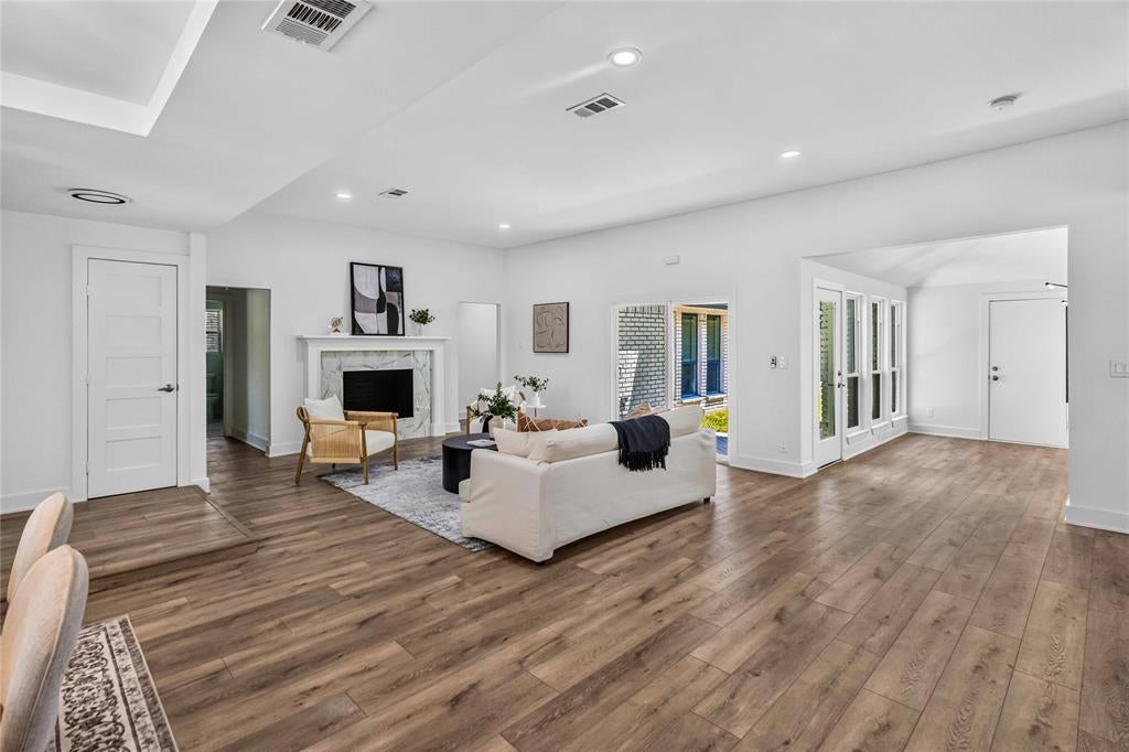 6226 La Cosa Drive
