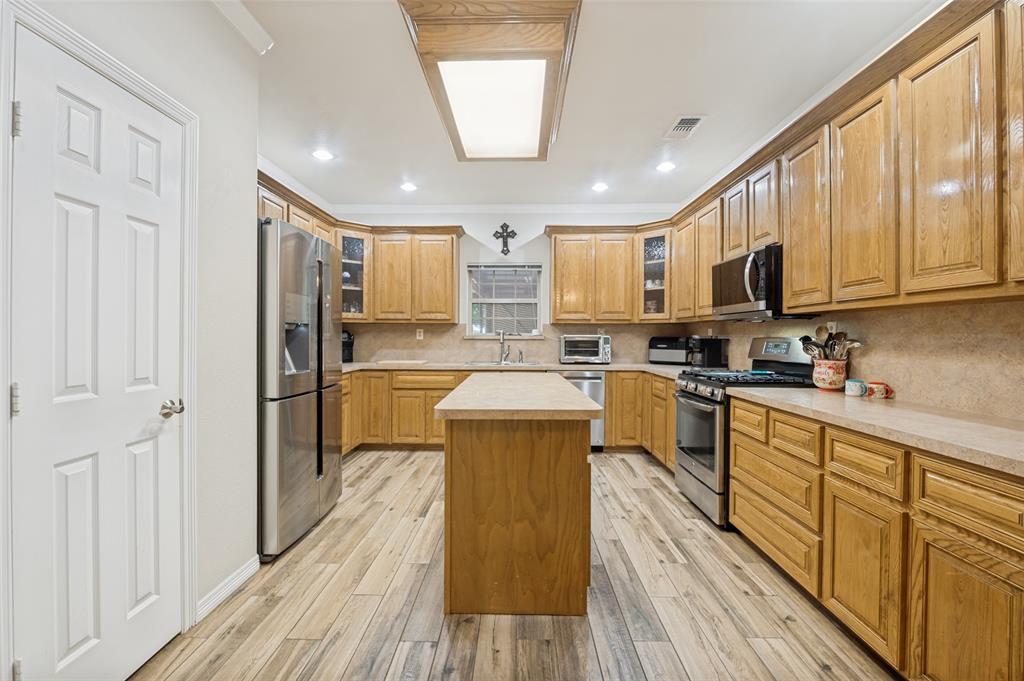 Country Place Apts Manor - Residential