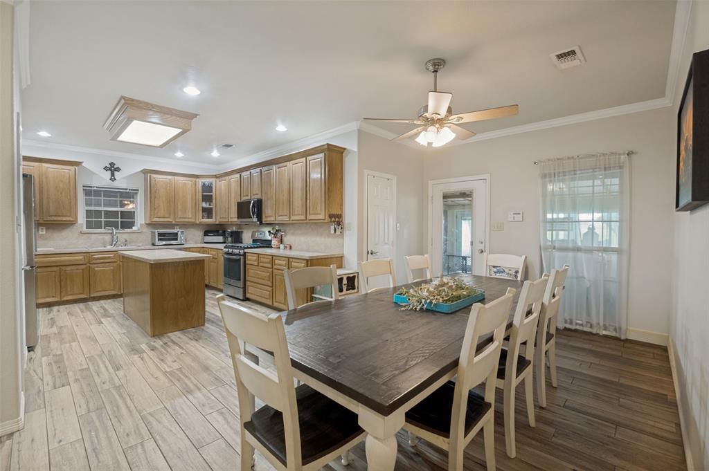 Country Place Apts Manor - Residential
