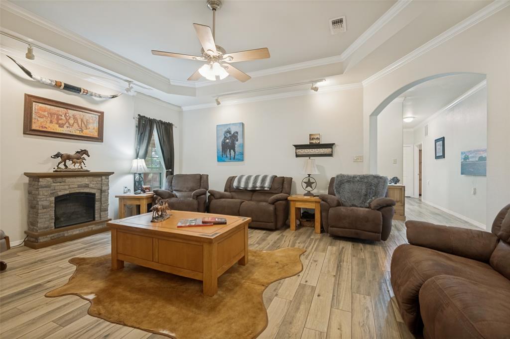 Country Place Apts Manor - Residential