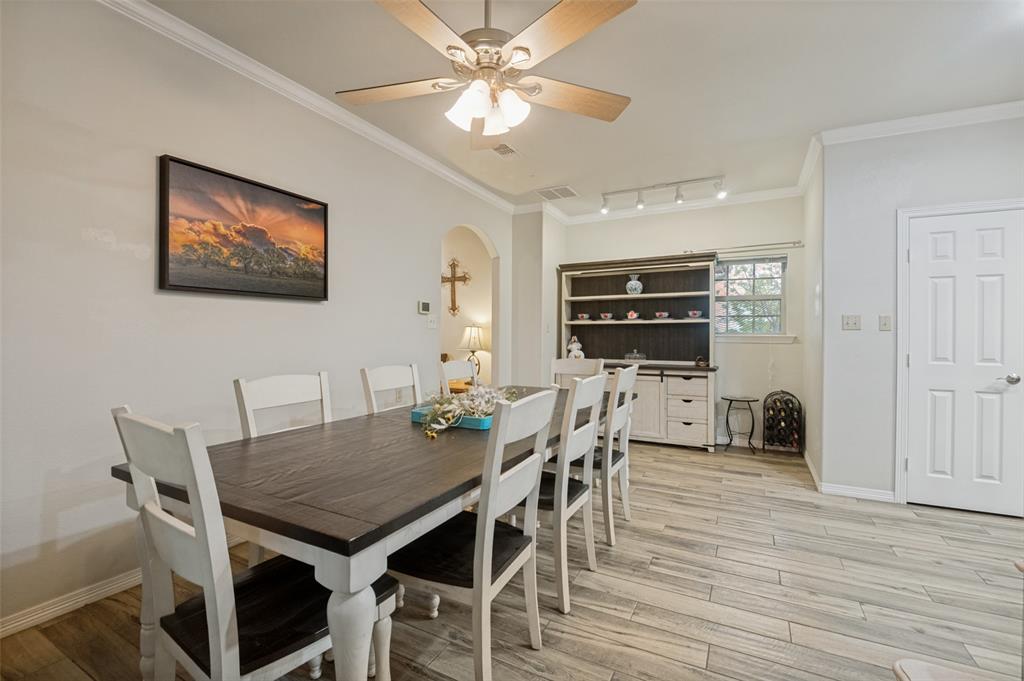 Country Place Apts Manor - Residential