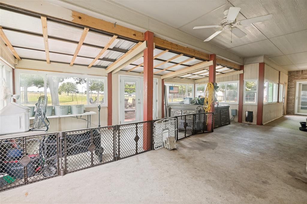 Country Place Apts Manor - Residential