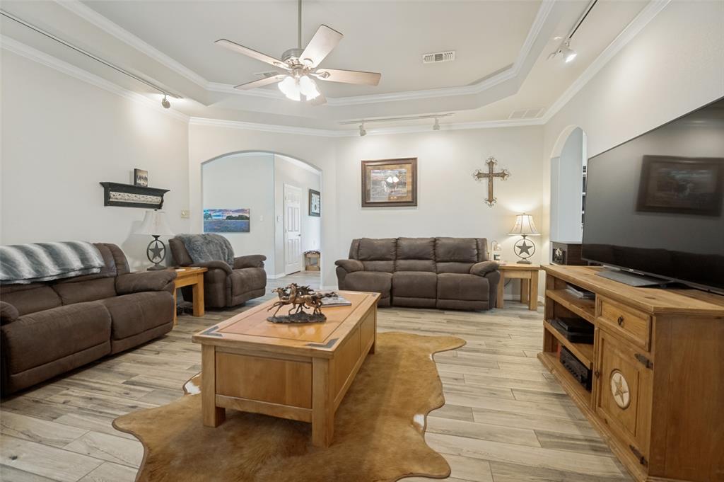 Country Place Apts Manor - Residential
