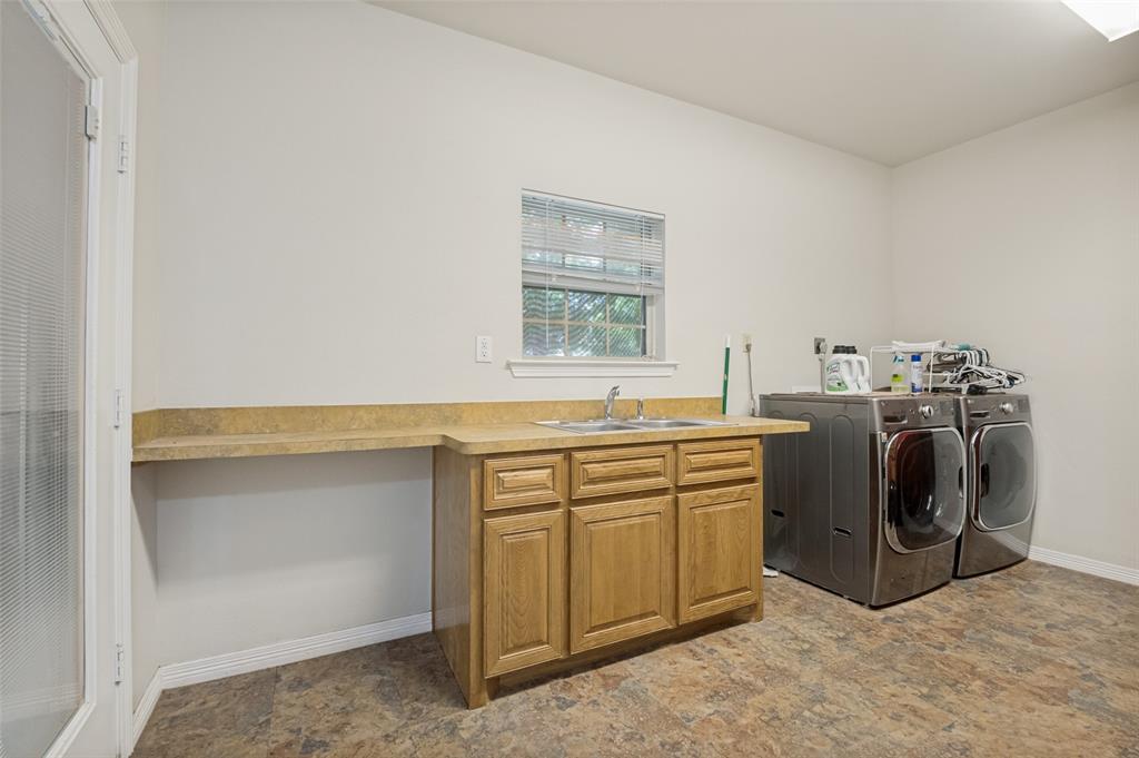 Country Place Apts Manor - Residential
