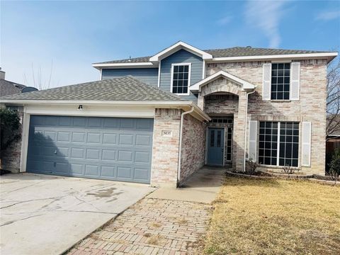 Photo of 3035 Parkline Trail, Grand Prairie, TX 75052 (MLS # 21179587)