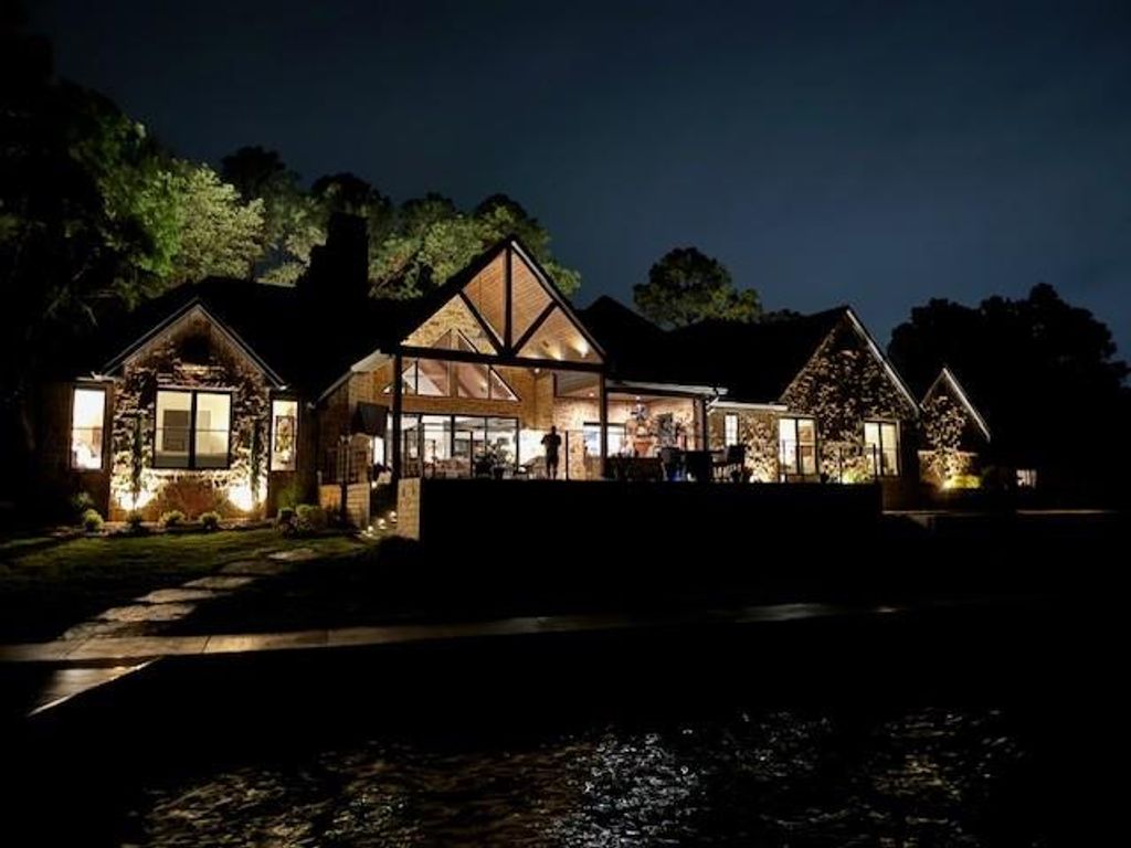 Photo of 135 N Merlin Drive, Mabank, TX 75156 (MLS # 21127419)