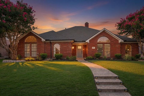 Photo of 2012 Usa Drive, Plano, TX 75025 (MLS # 21335907)