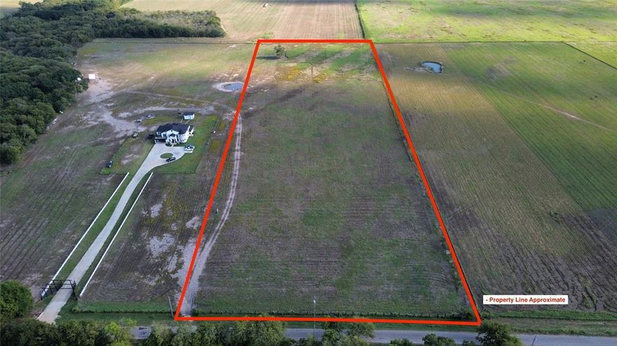 11.5 Acres in Ennis Tx- The perfect location to build your dream home and enjoy peaceful country living! Plenty of space for farm animals, horses, cattle, all while enjoying wide open skies and staying close to town conveniences. Make this Texas countryside retreat your own today!!
